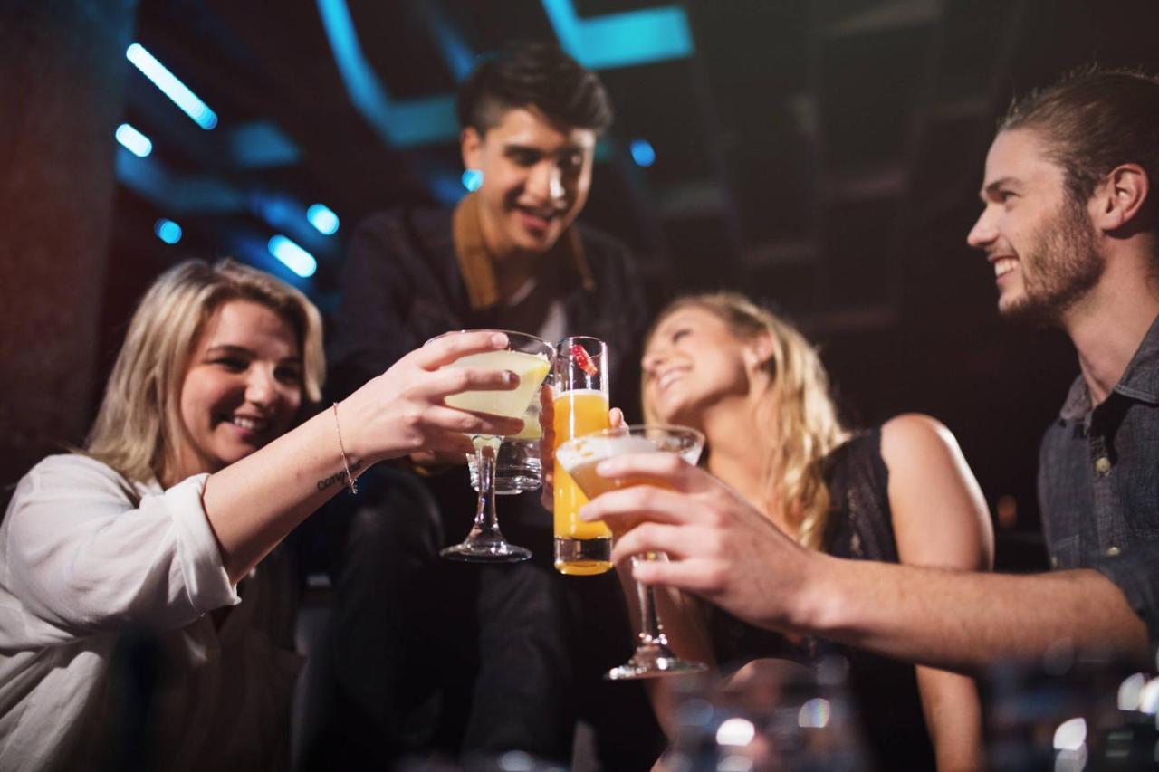 Отель Moxy Chicago Downtown Экстерьер фото