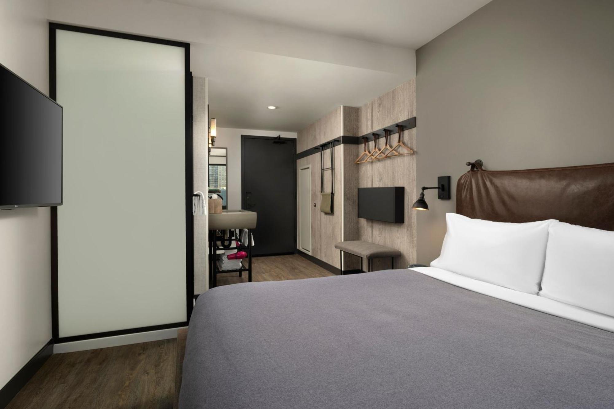 Отель Moxy Chicago Downtown Экстерьер фото