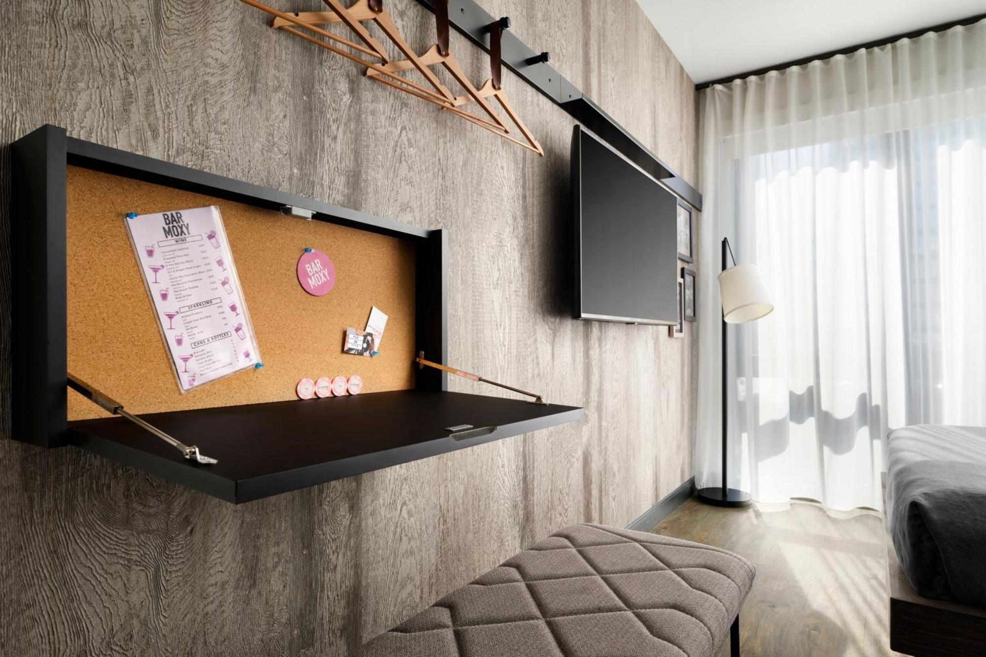 Отель Moxy Chicago Downtown Экстерьер фото