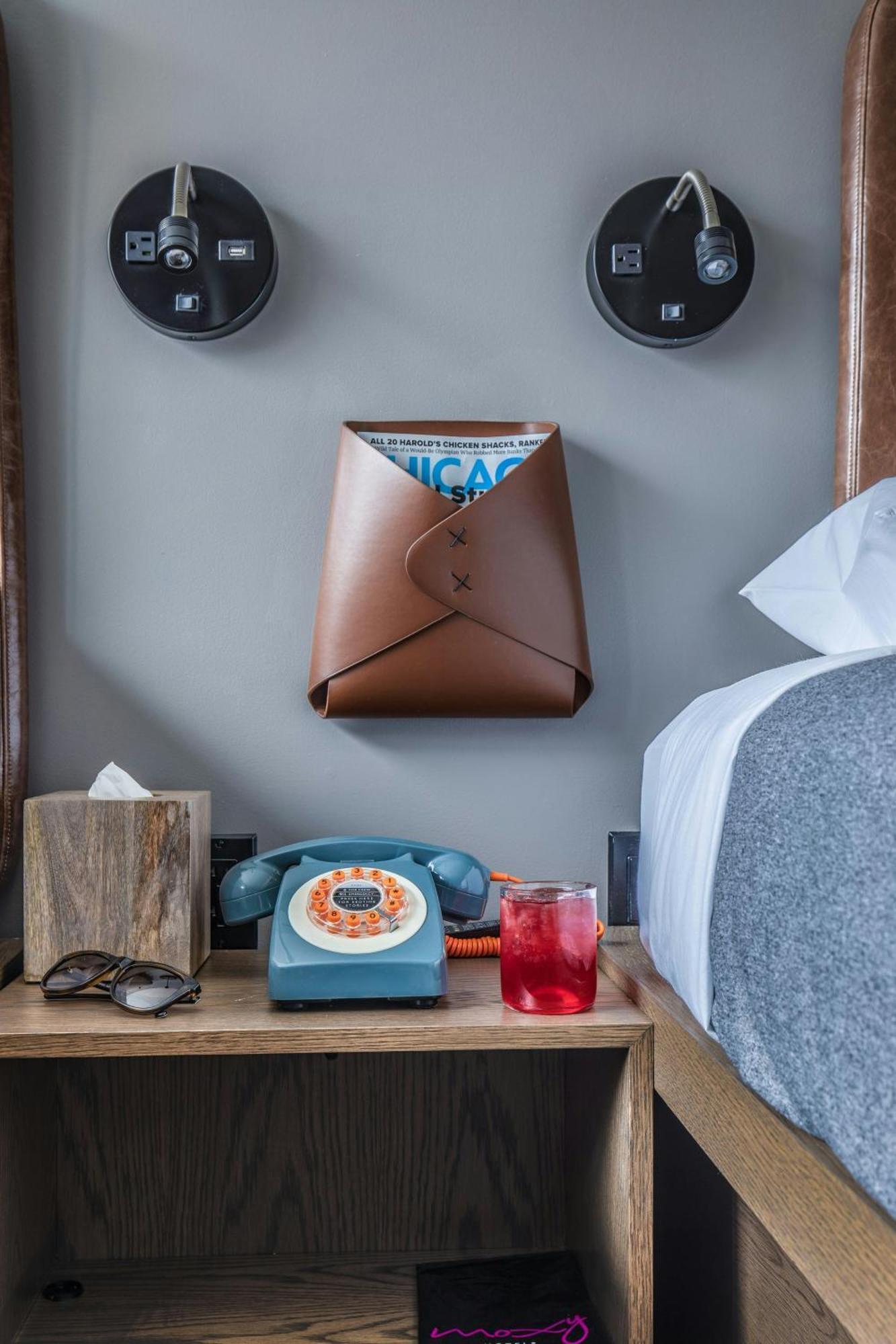 Отель Moxy Chicago Downtown Экстерьер фото