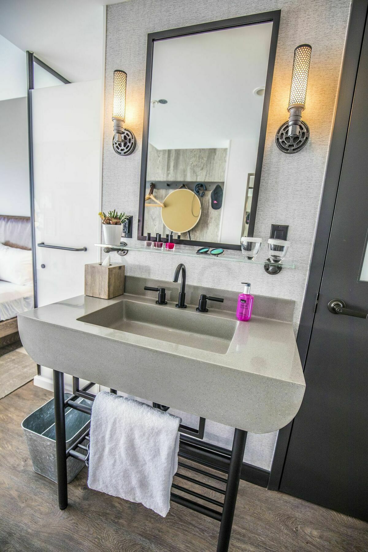 Отель Moxy Chicago Downtown Экстерьер фото