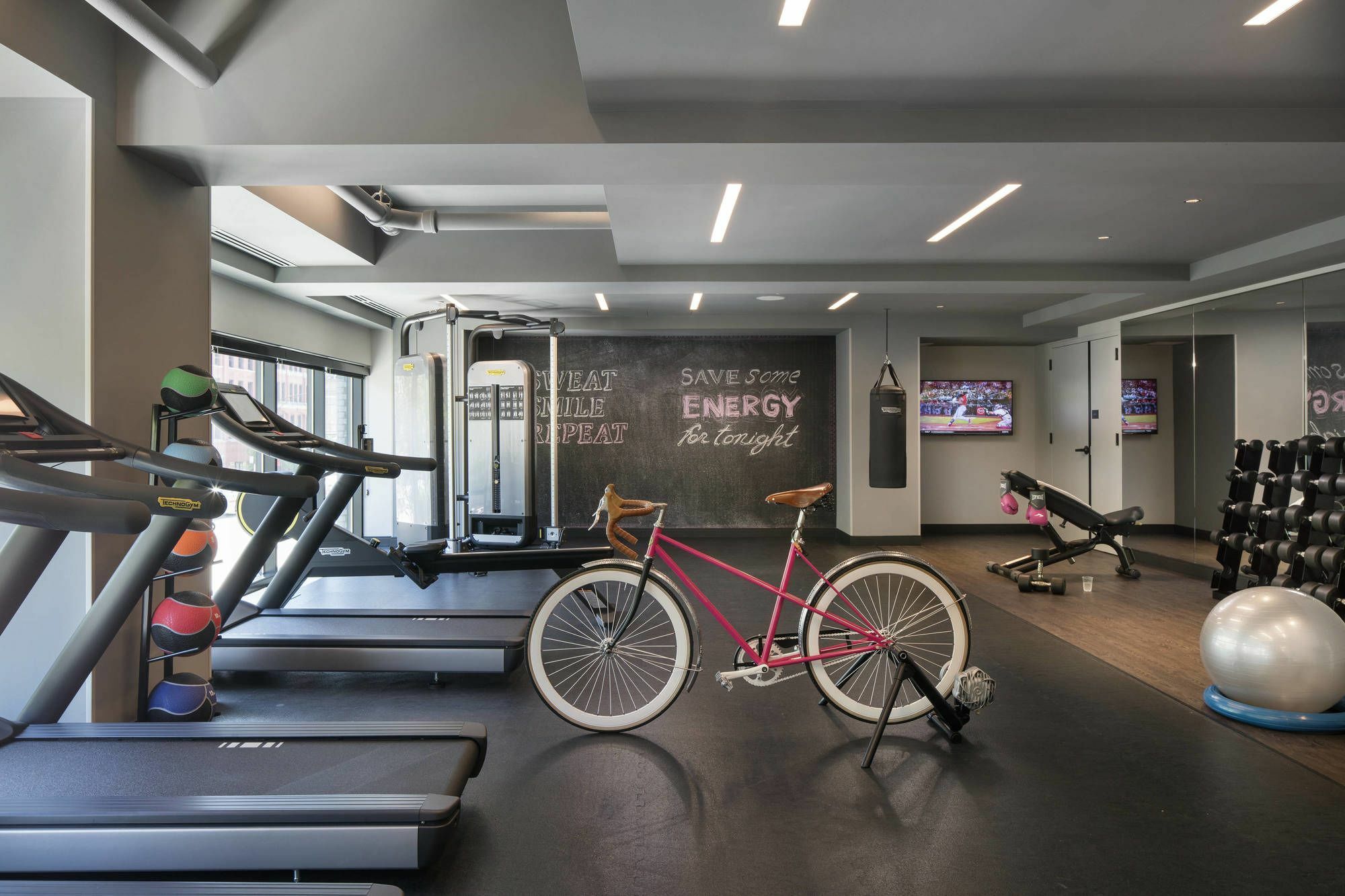 Отель Moxy Chicago Downtown Экстерьер фото