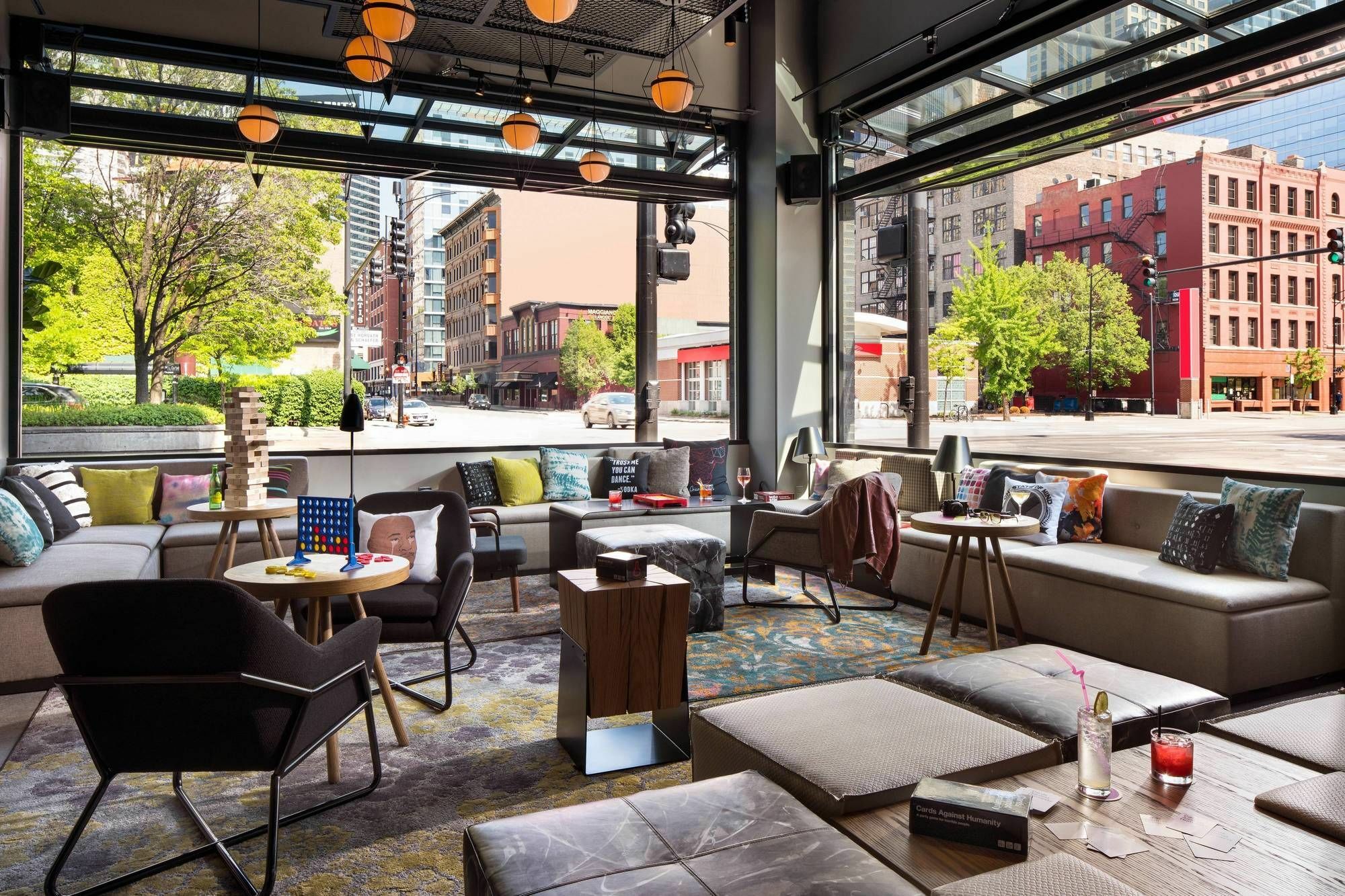 Отель Moxy Chicago Downtown Экстерьер фото