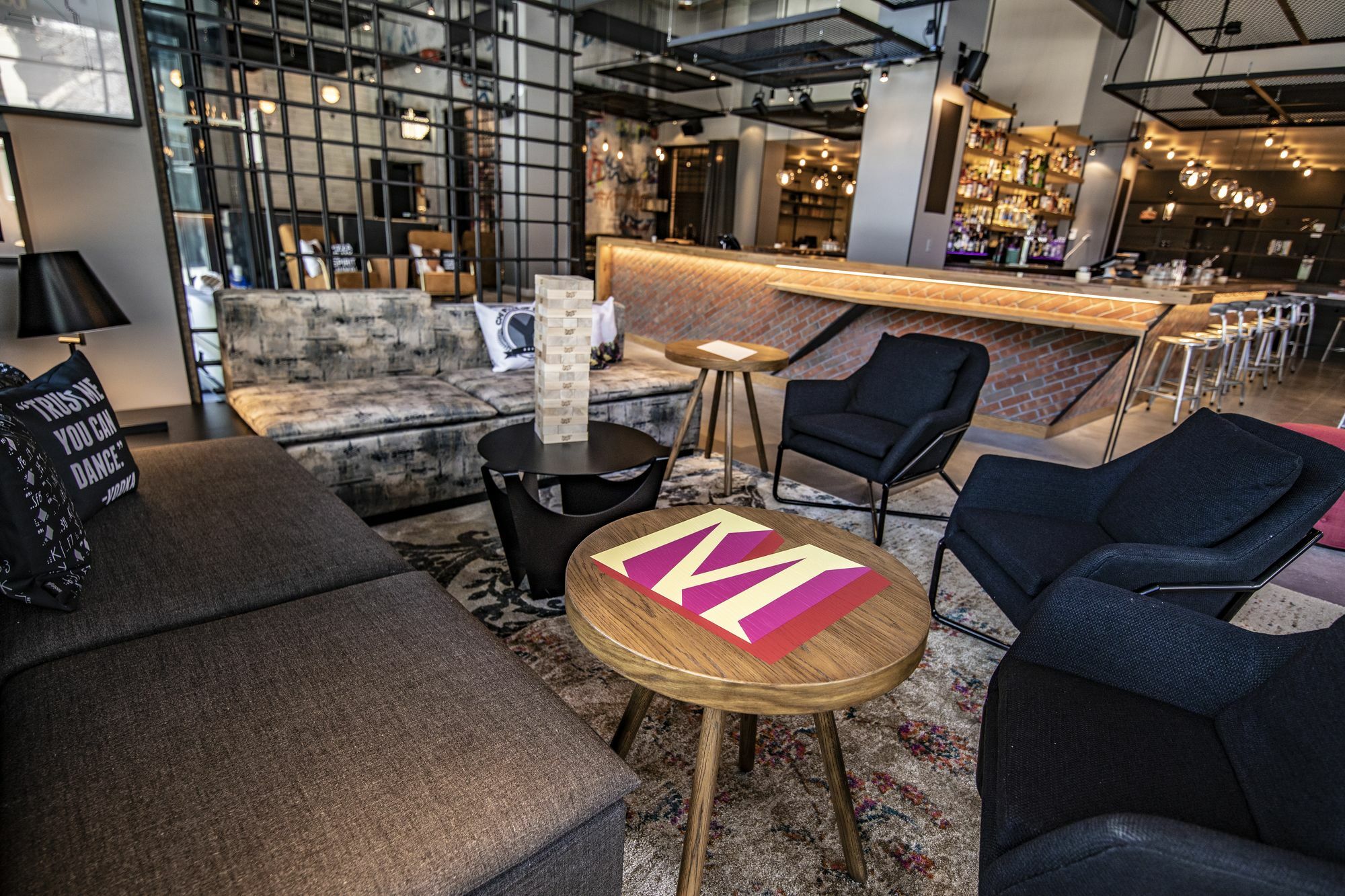 Отель Moxy Chicago Downtown Экстерьер фото